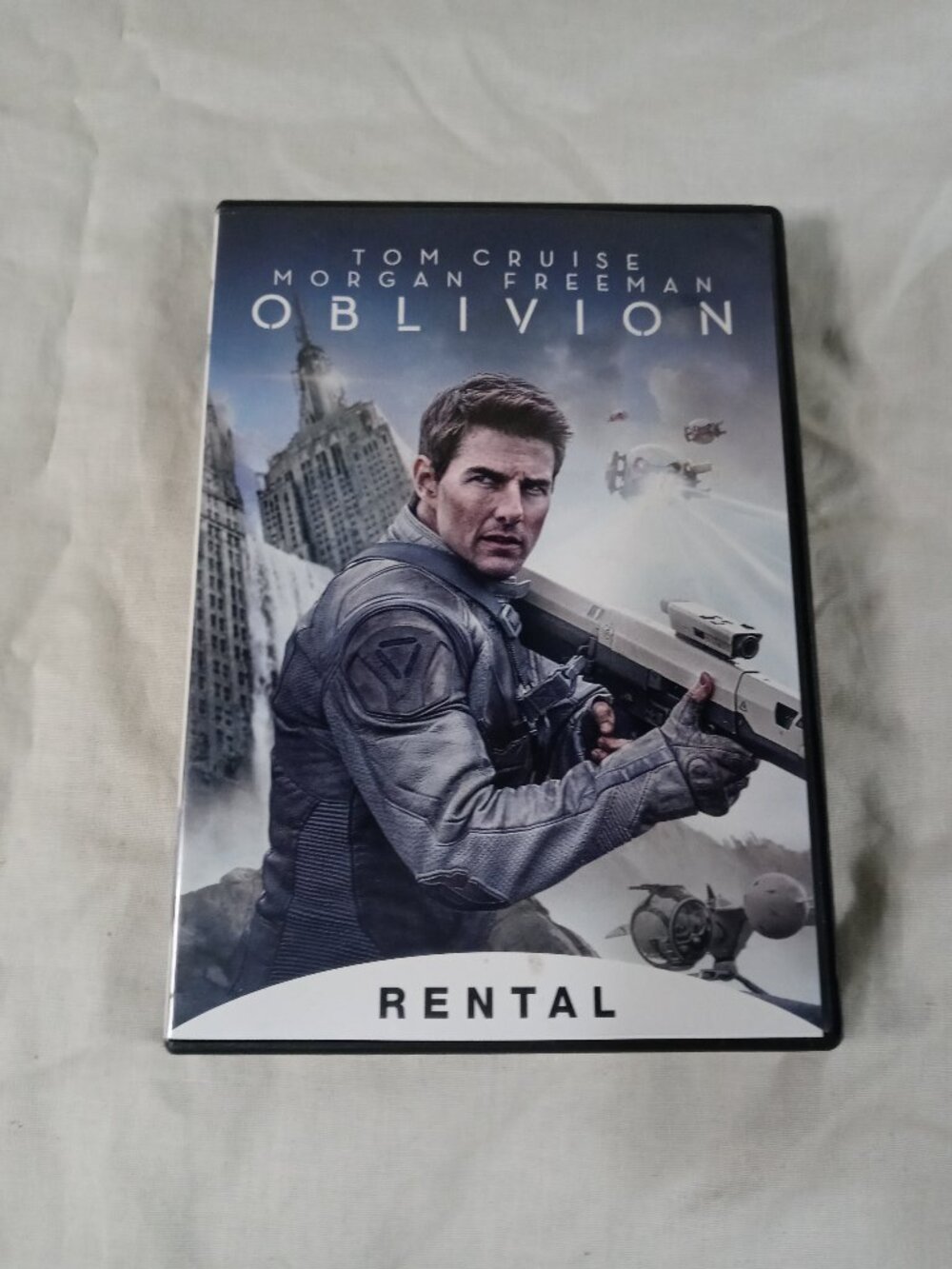 Oblivion 2013 Movie With Tom Cruise & Morgan Freeman Rental DVD in Great Cond
